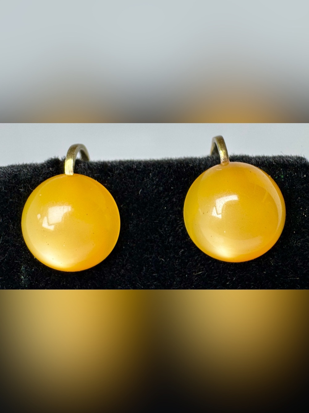 Bakelite Yellow Dome Button Clip-on Earrings - Women Jewelry #1420